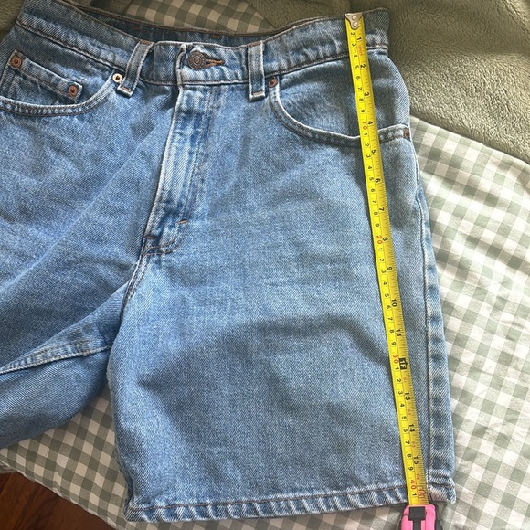 Levi’s 27 High-Waisted Jean Shorts - Picture 6 of 8
